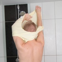 Blonde taking a shower - Picture 2