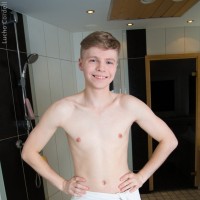 Cute boy in the shower - Picture 1