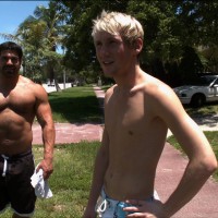 David and Goliath In Love - Picture 4