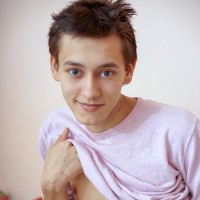 Twink shows his feet - Picture 4