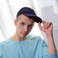 Twink with a big cut cock - Picture 1