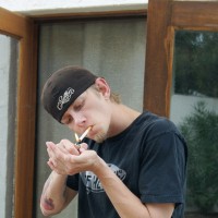 Ian Madrox smokes - Picture 1