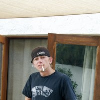 Ian Madrox smokes - Picture 2