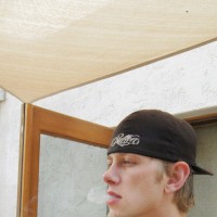 Ian Madrox smokes - Picture 3