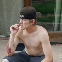 Ian Madrox smokes - Picture 4