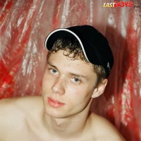 Twink plays with his cock - Picture 1
