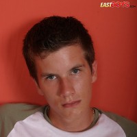 Twink posing naked - Picture 1