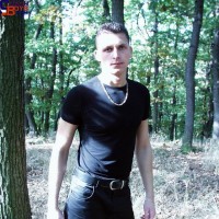 Nasty guy plays outdoors - Picture 1