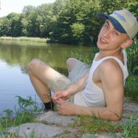 Lovey boy stripping down outdoors - Picture 3