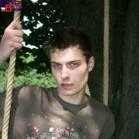 Hot twink posing outdoors - Picture 2