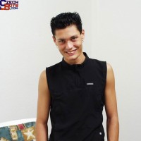 Smooth naked twink - Picture 2