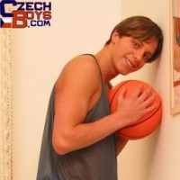 Twink shows ass - Picture 3