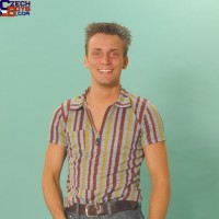 Skinny boy stripping - Picture 3