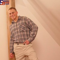 Hot muscle stud posing naked - Picture 6