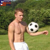 Twink football player naked - Picture 5