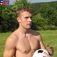 Twink football player naked - Picture 7