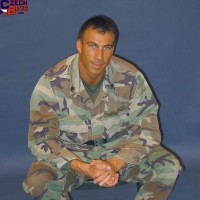 Soldier stripping - Picture 1