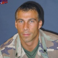 Soldier stripping - Picture 2