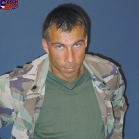 Soldier stripping - Picture 3