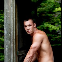 Hot muscle hunk shows his shaved cock outdoors - Picture 10