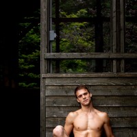 Muscle stud posing outdoors - Picture 12