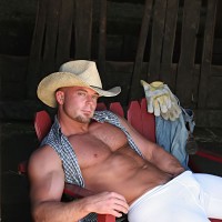 Luke Garrett jerking off - Picture 9