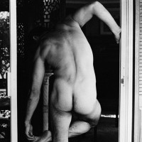 Hot hunk posing naked - Picture 12