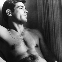 Hot hunk posing naked - Picture 14