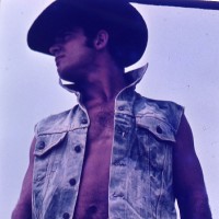 Hot guys poing naked - Picture 4
