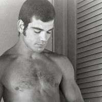 Hot guys poing naked - Picture 10