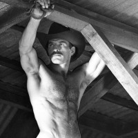 Mike Morris posing naked - Picture 12