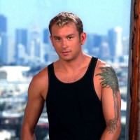 Hot muscle man posing - Picture 9