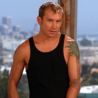 Hot muscle man posing - Picture 10