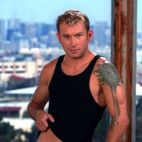 Hot muscle man posing - Picture 12