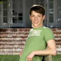 Cute twink posing on a lawn - Picture 3