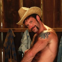 Hairy muscle hunk - Picture 3