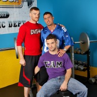 Three muscled guys - Picture 1