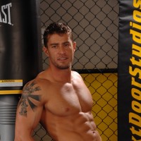 Muscle athlete Cody naked - Picture 9