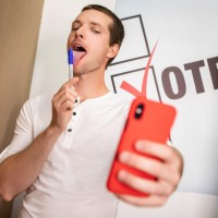 Stroke the Vote - Picture 11