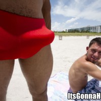 Hot young beach guy - Picture 3
