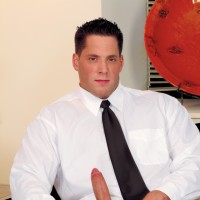 Muscle man shows his cock - Picture 3