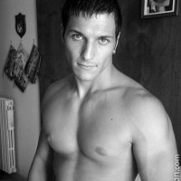 Brunette hunk - Picture 11