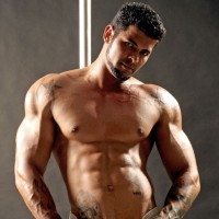 Hot latino muscle stud posing naked - Picture 7