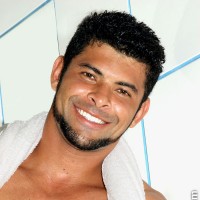 Hot latino muscle stud posing naked - Picture 14