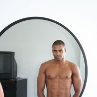 Muscle latino guy posing naked - Picture 7