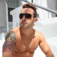 Hot muscle hunk - Picture 1