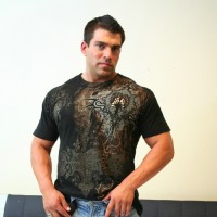 Vince posing - Picture 1