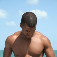 Latin muscle man - Picture 5