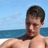 Adam posing naked - Picture 10
