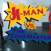 Superhero gets tied up - Picture 1